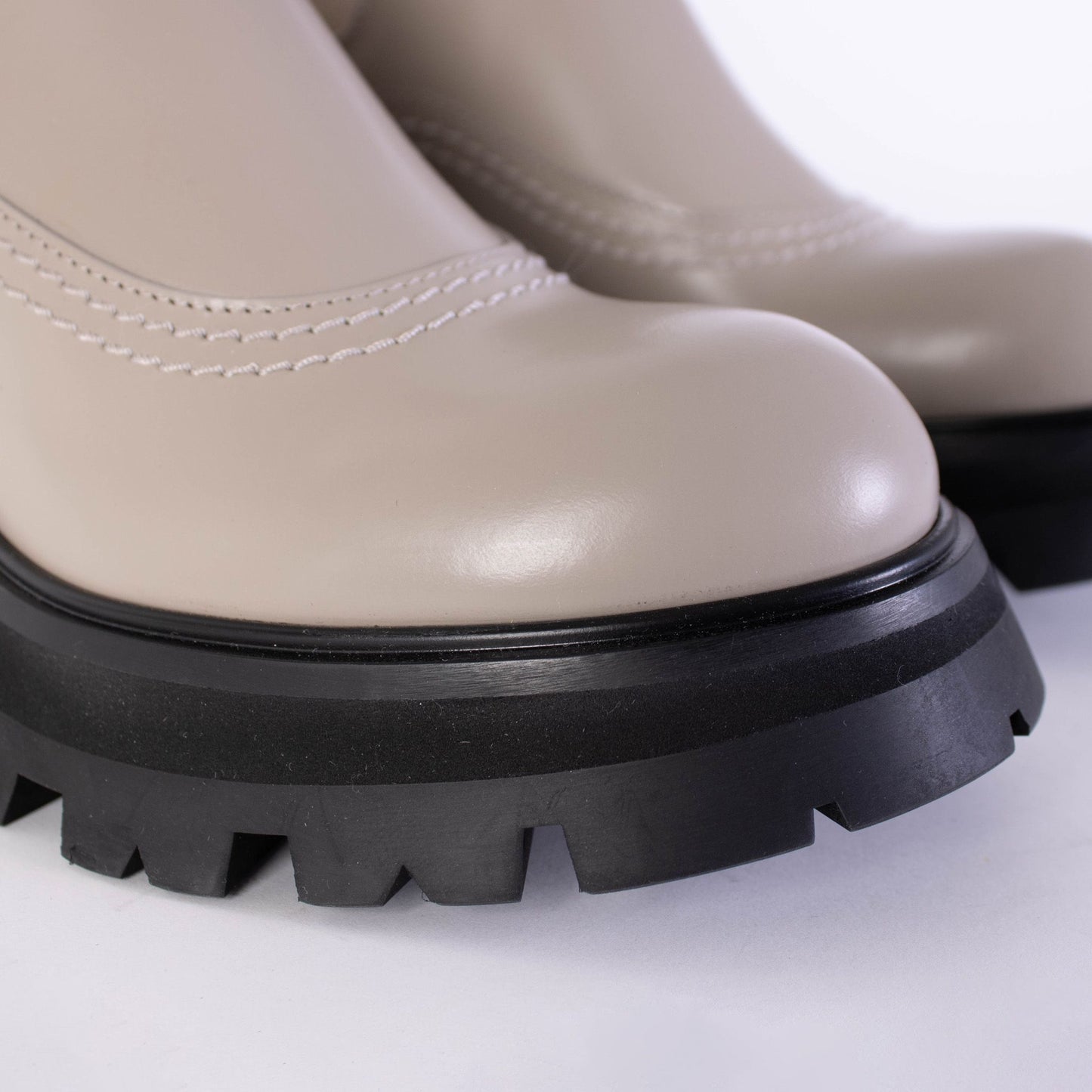 Graue Chelsea-Stiefel aus Leder