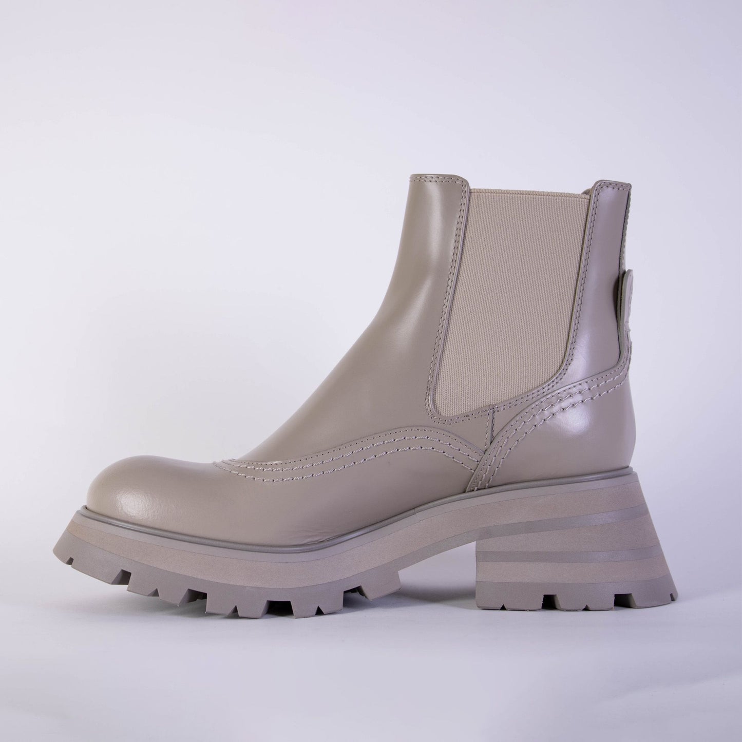 Graue Chelsea-Stiefel aus Leder