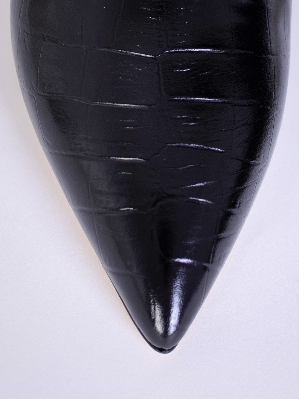 Stiletto-Stiefel mit Krokolederdruck 60