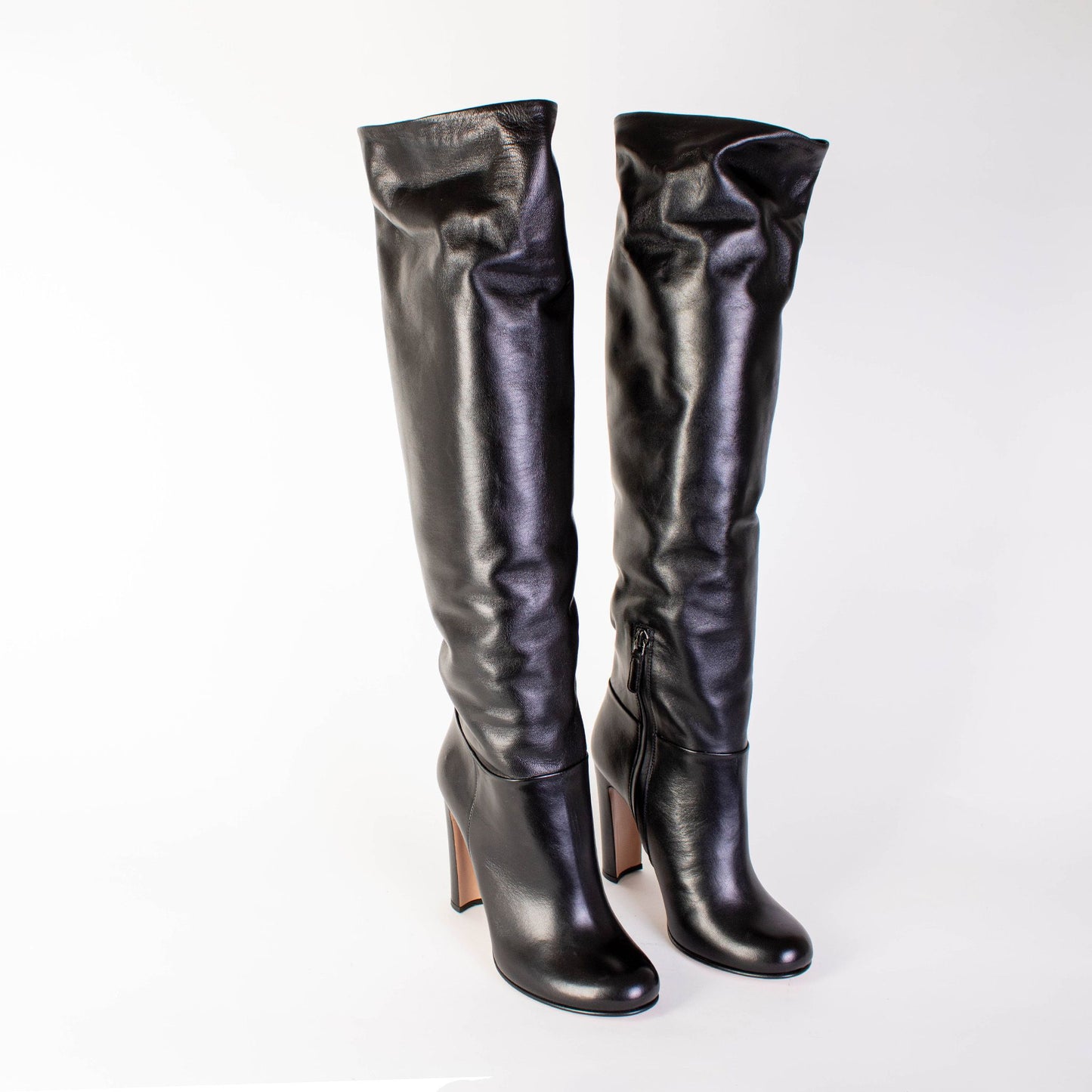 Schwarze Lederstiefel mit Absatz