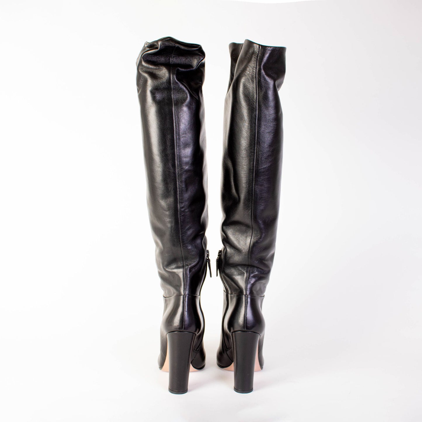 Schwarze Lederstiefel mit Absatz