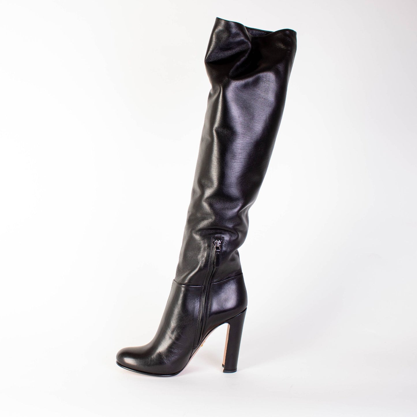 Schwarze Lederstiefel mit Absatz