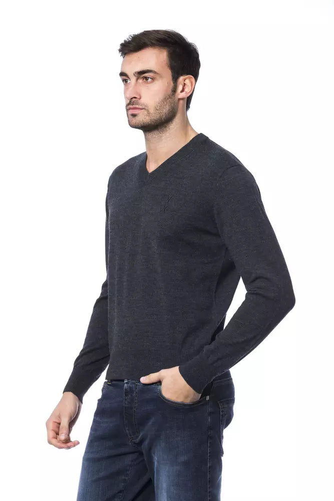 Grauer Pullover aus Merinowolle