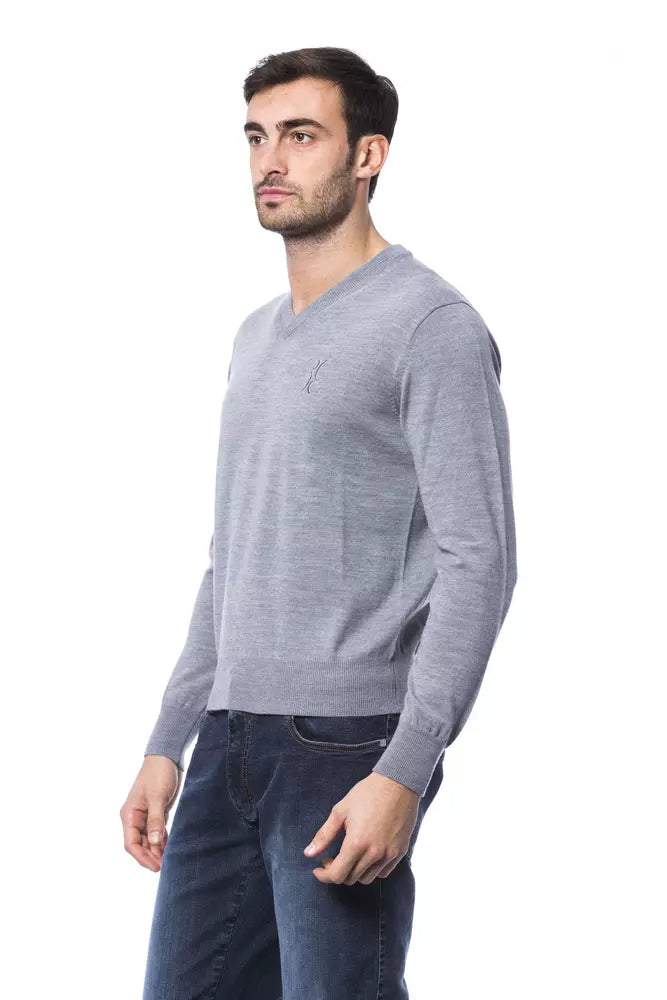 Grauer Pullover aus Merinowolle