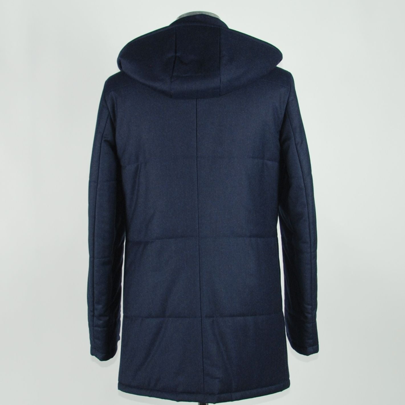 Blaue Wolljacke