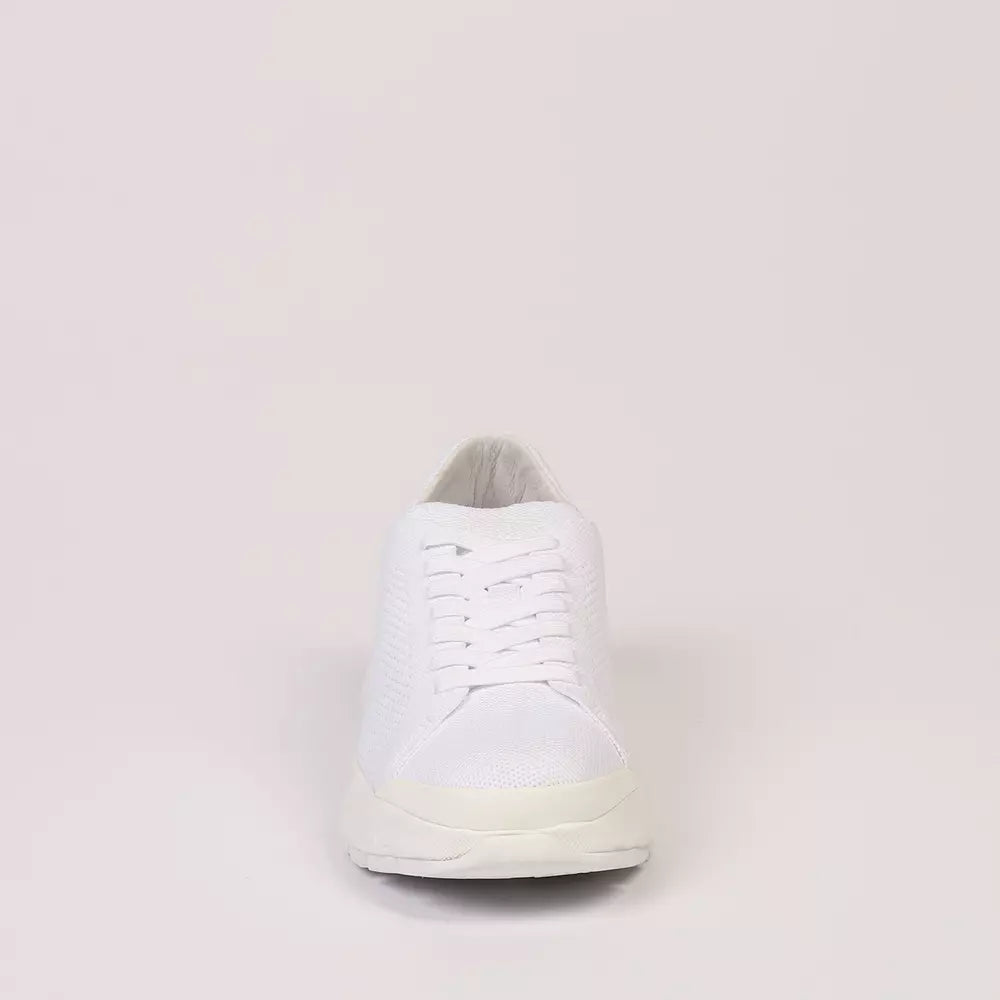 Weißer Sneaker aus Textil und Leder