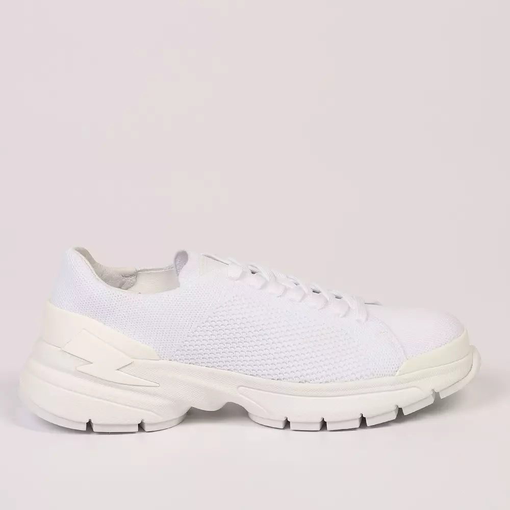 Weißer Sneaker aus Textil und Leder