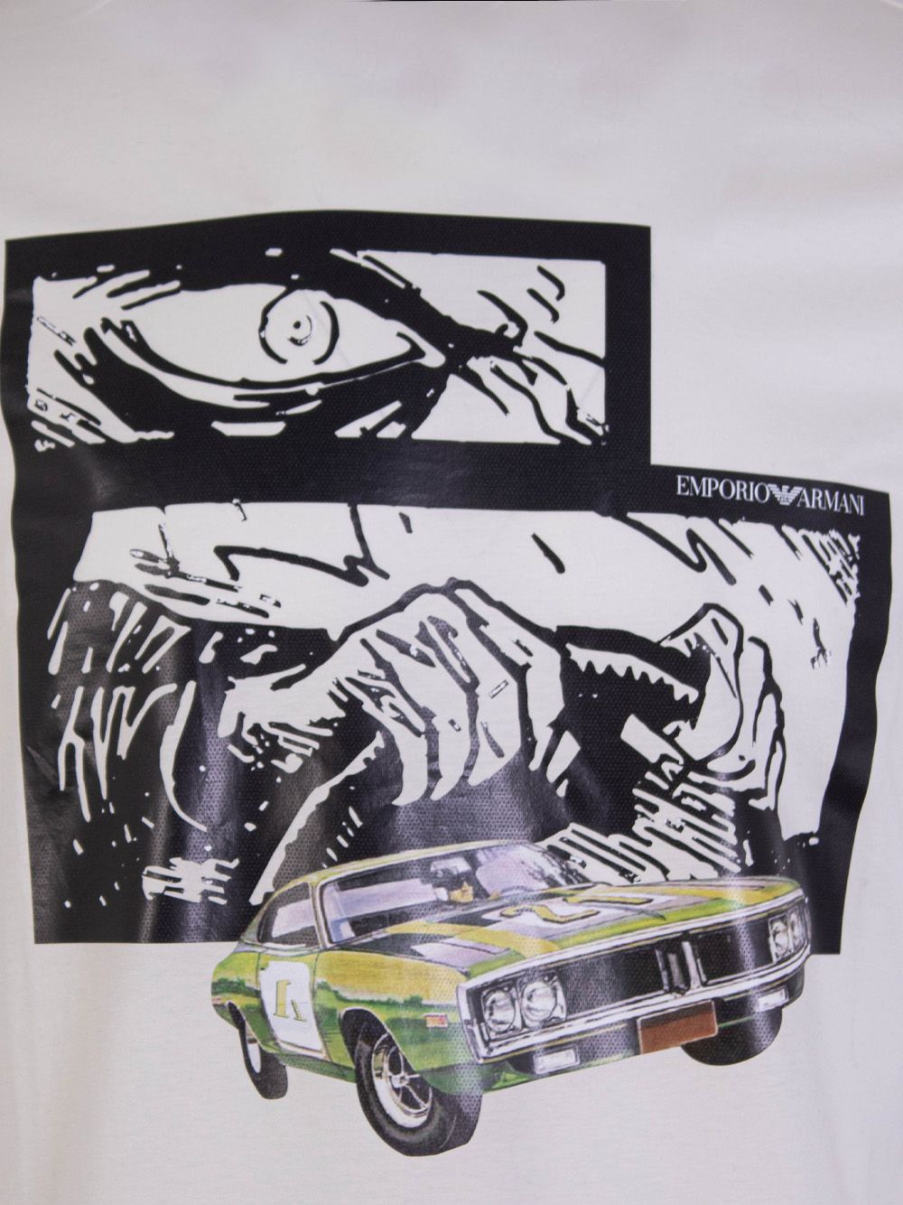 Weißes mehrfarbig bedrucktes T-Shirt