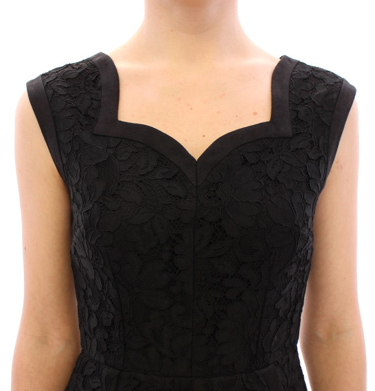 Schwarzes Laufstegkleid aus geblümter Spitze von Sicily