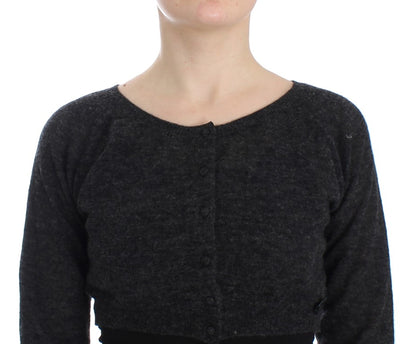 Grauer Strickpullover aus Wolle