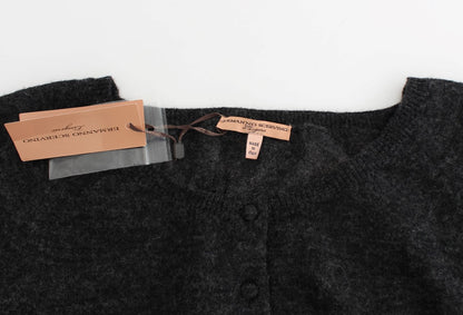 Grauer Strickpullover aus Wolle