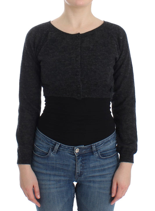 Grauer Strickpullover aus Wolle