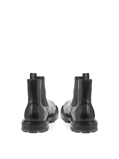 Schwarze Chelsea-Stiefel aus Leder mit Details aus Lackleder
