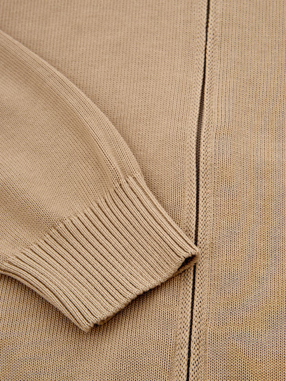 Beigefarbener Pullover mit Reißverschluss