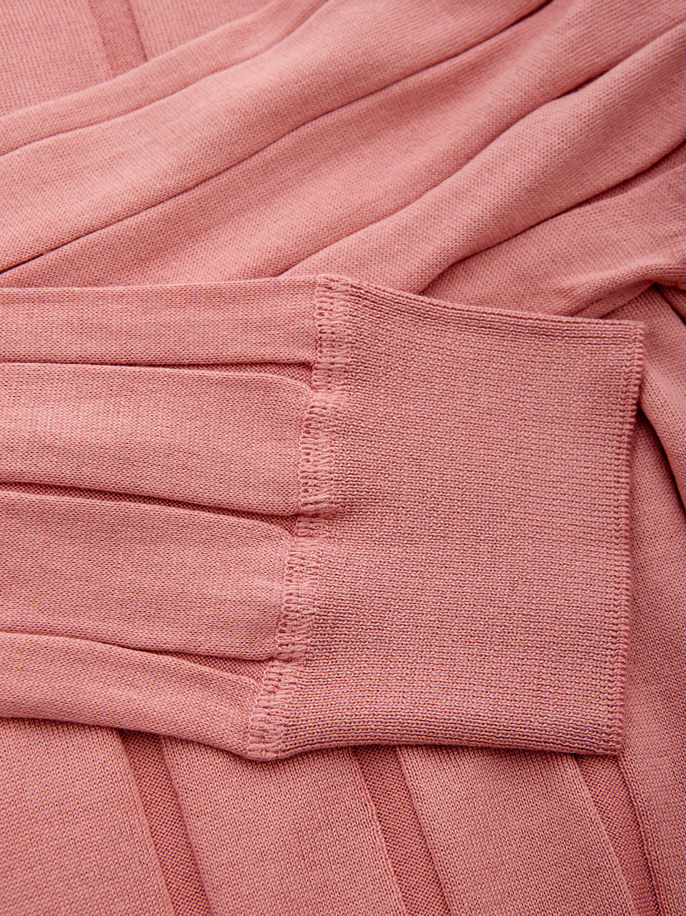 Rosa Pullover mit flachen Rippen aus einer Seidenmischung