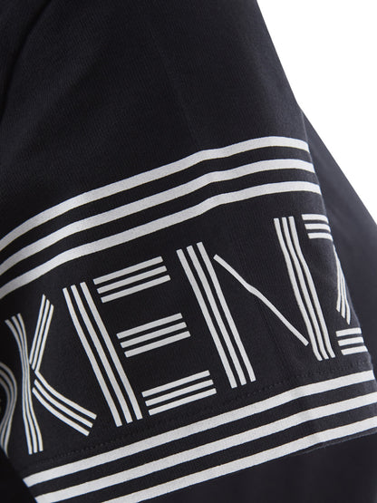 Schwarzes T-Shirt aus Baumwolle mit kontrastierendem Logo auf den Ärmeln
