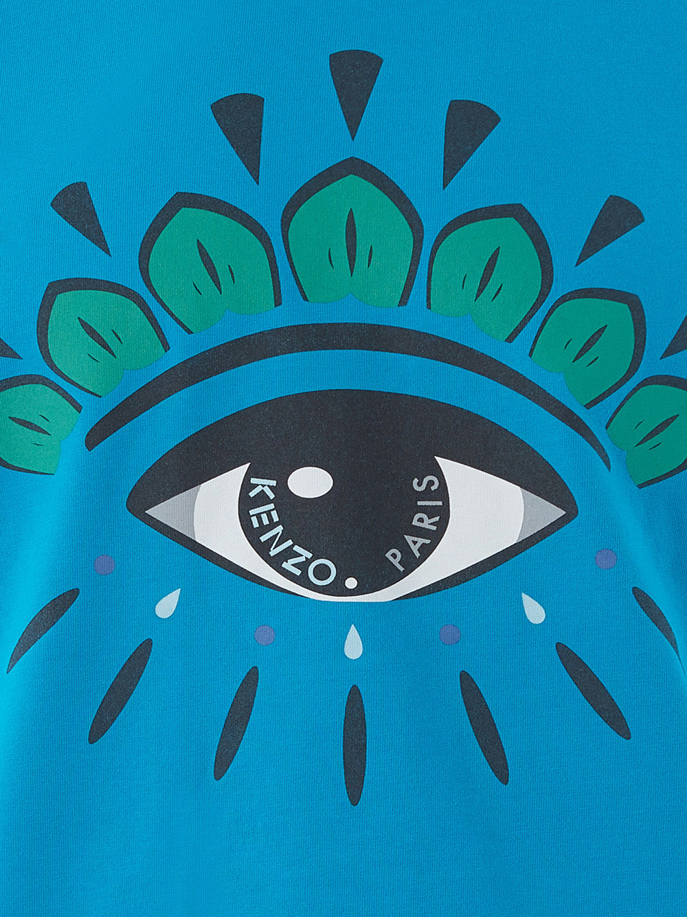 Blaues T-Shirt aus Baumwolle mit kontrastierendem Augendruck auf der Vorderseite