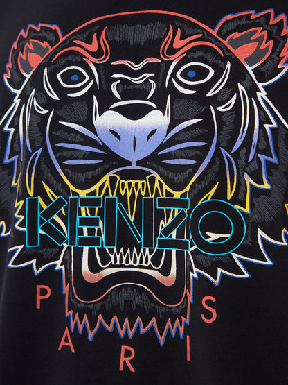 Schwarzes Baumwoll-T-Shirt mit kontrastierendem mehrfarbigem Tiger-Print