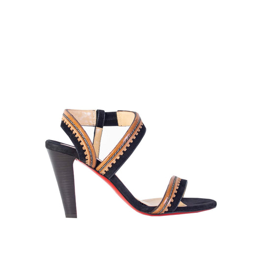 Schwarze Sandalen mit besticktem Lederabsatz