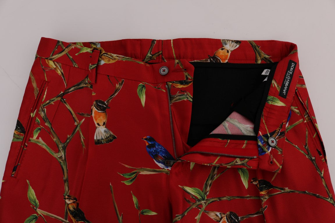 Rotes Seidenkleid mit Vogeldruck Hose
