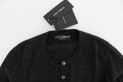 Grauer Wollpullover mit Knopfleiste