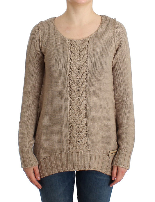 Beigefarbener Pullover aus gestrickter Wolle