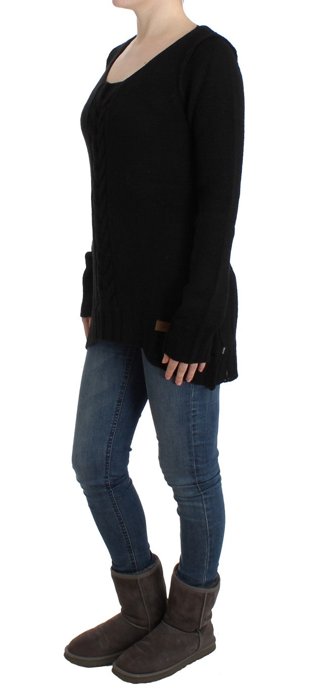 Schwarzer Wollstrickpullover