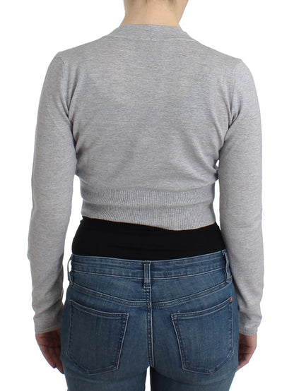 Graue Strickjacke aus Wolle in Kurzform