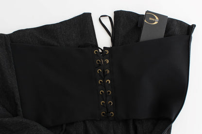 Graues trägerloses Kleid