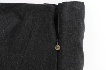 Graues trägerloses Kleid