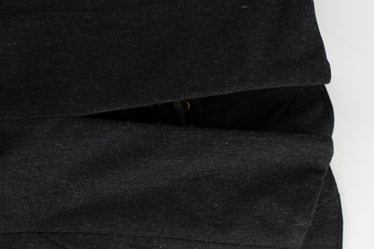 Graues trägerloses Kleid