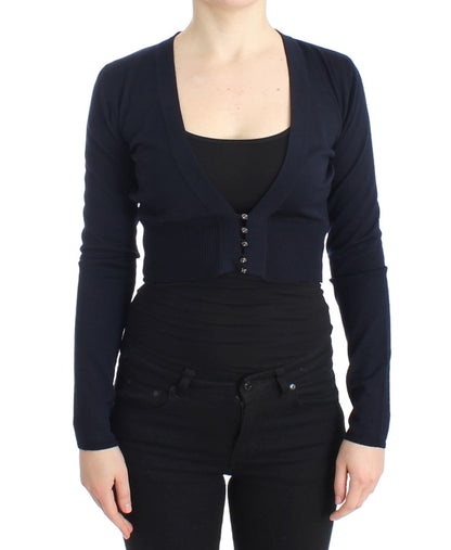 Blaue Strickjacke aus Wolle, kurz geschnitten