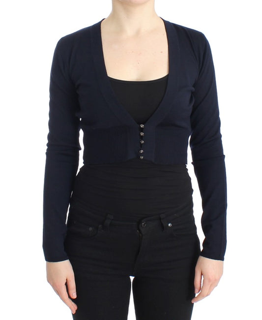Blaue Strickjacke aus Wolle, kurz geschnitten
