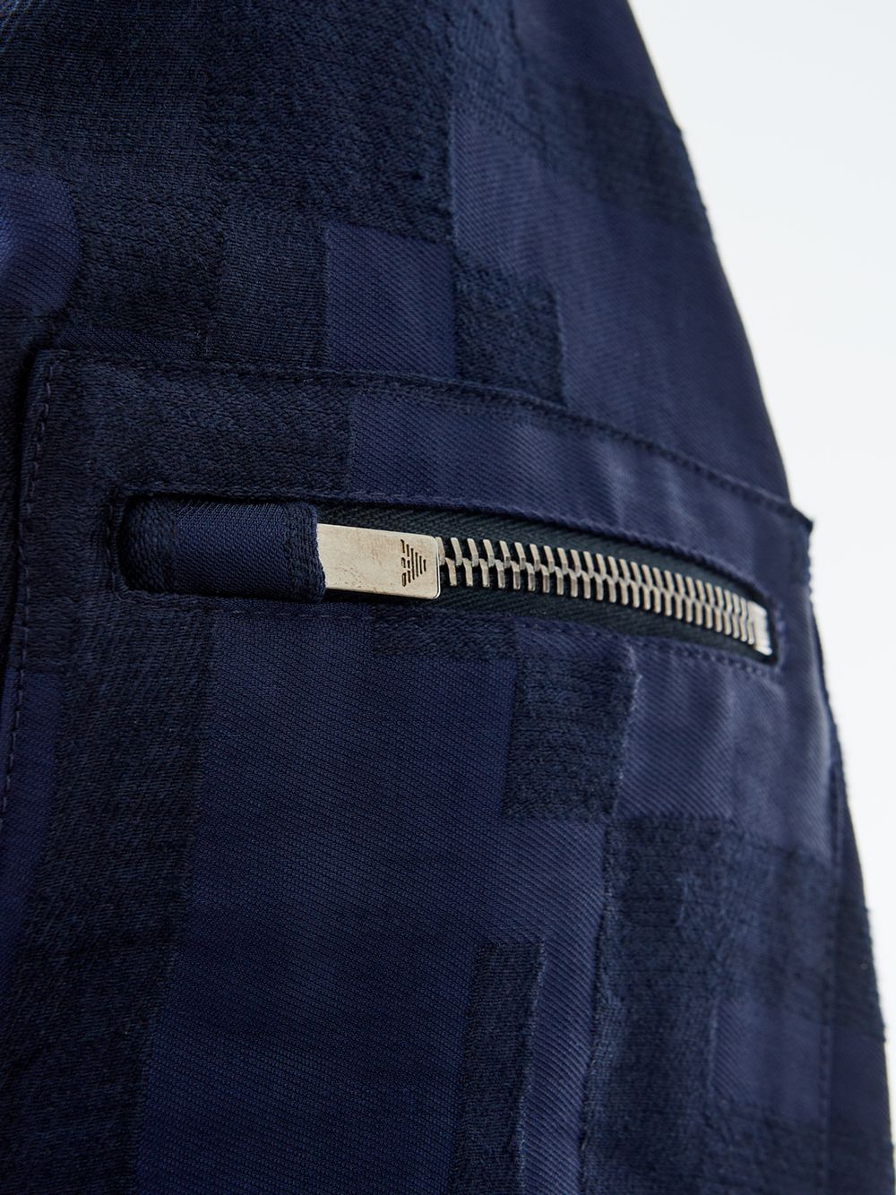 Sweatshirt mit Rundhalsausschnitt in Blau und Reißverschluss
