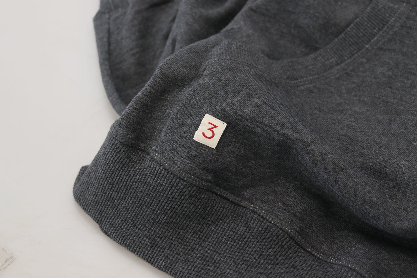 Grauer Langarmpullover aus Baumwolle mit Kapuze