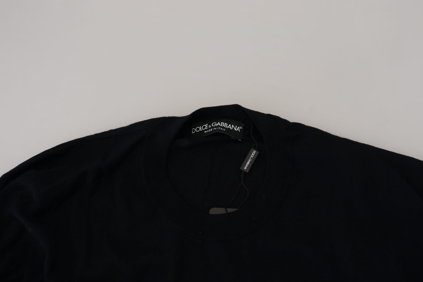 Schwarzer Pullover aus Schurwolle mit Rundhalsausschnitt