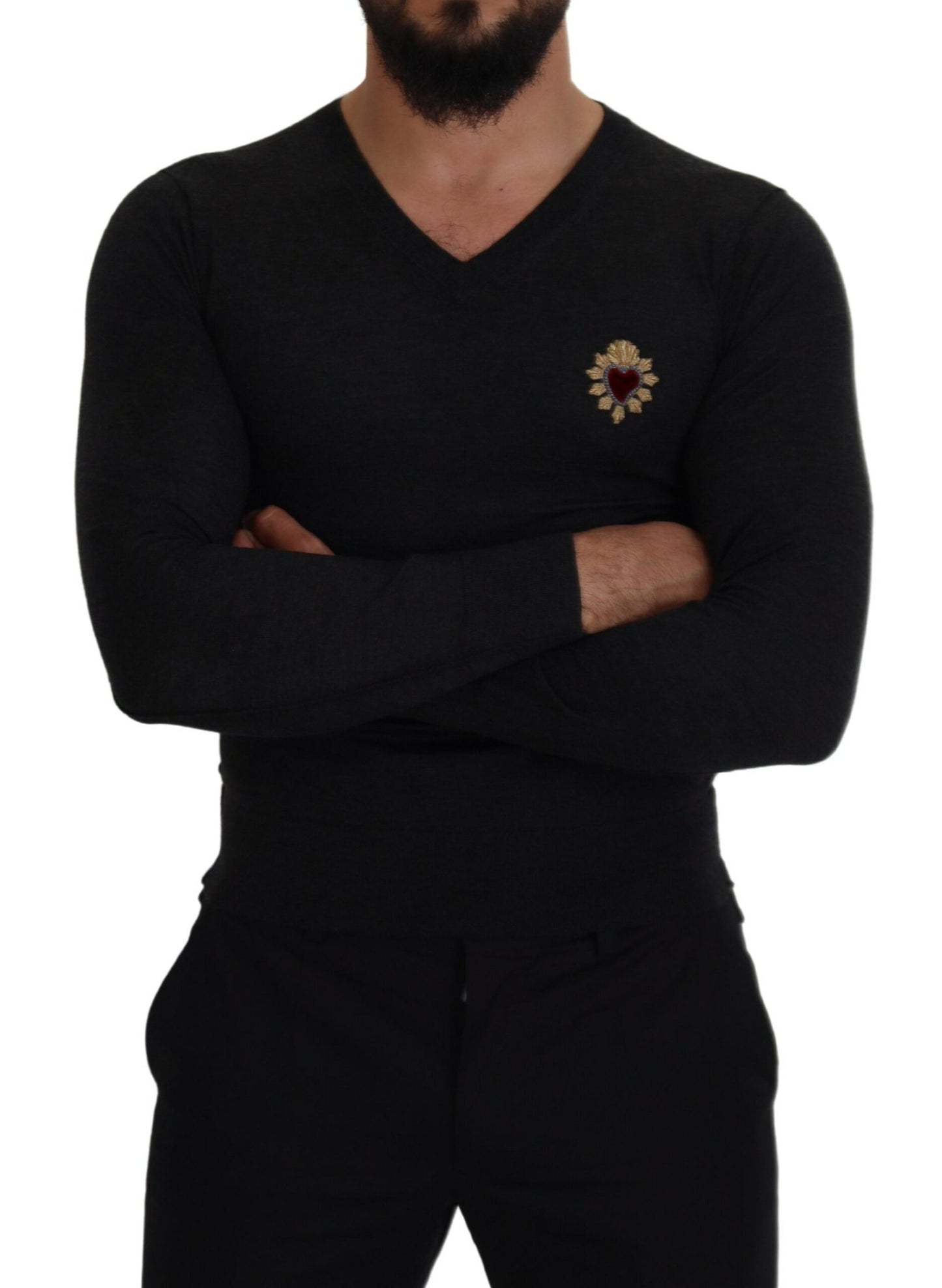Grauer Kaschmirpullover mit V-Ausschnitt und goldenem Herz