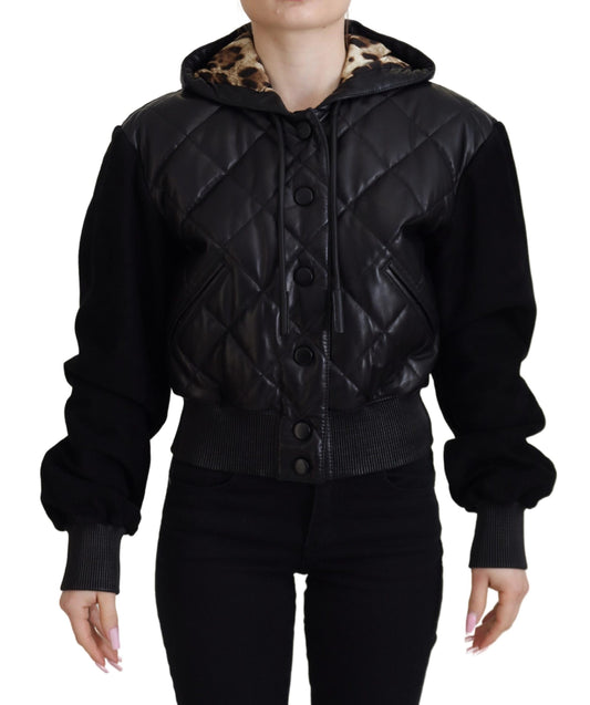 Schwarze gesteppte Lederjacke mit Kapuze und Knopf