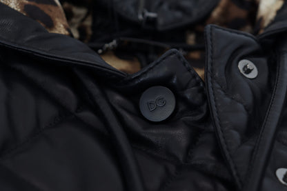 Schwarze gesteppte Lederjacke mit Kapuze und Knopf