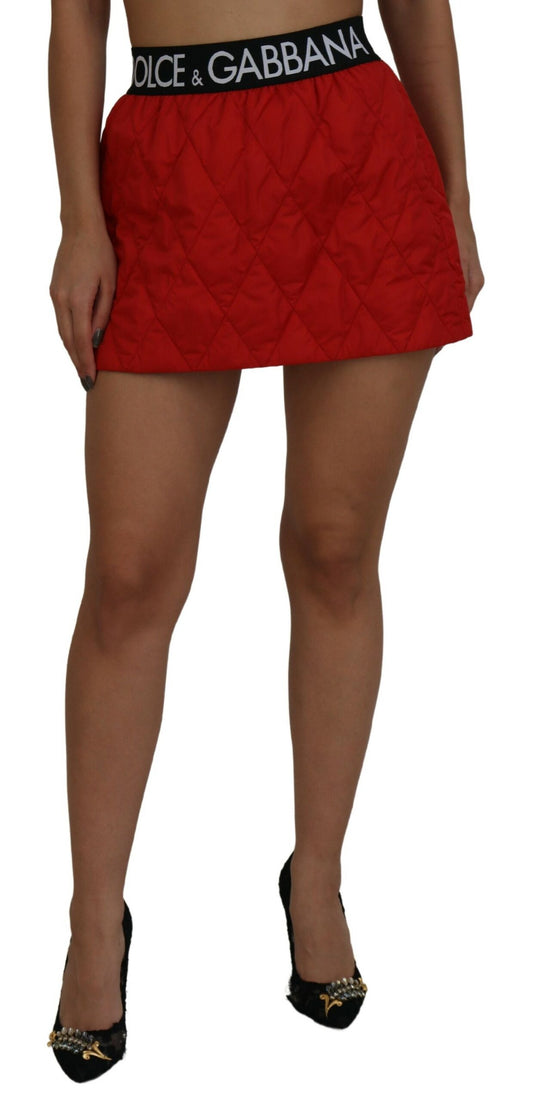Roter gesteppter Nylon-Minirock mit hoher Taille in A-Linie