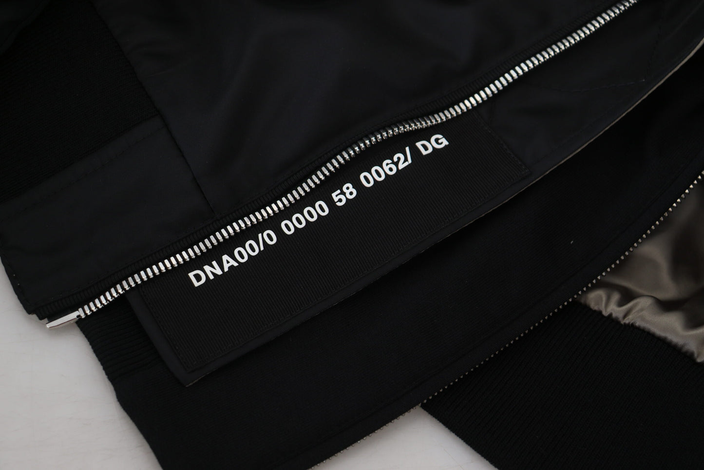Schwarzes Nylon mit Kapuze und durchgehendem Reißverschluss Männer Mantel Jacke