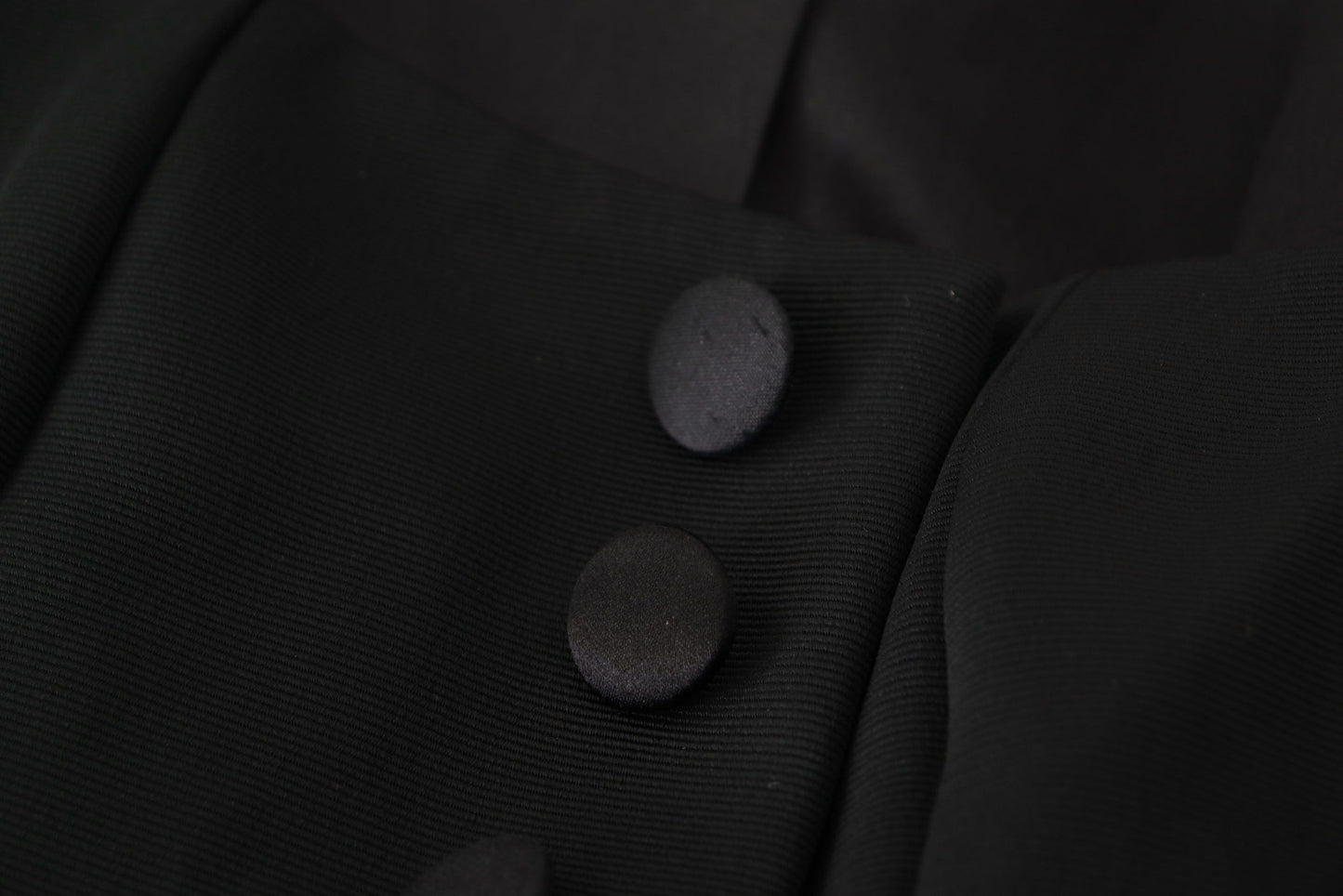 Schwarze Slim Fit Jacke mit langen Ärmeln und Schnappverschluss