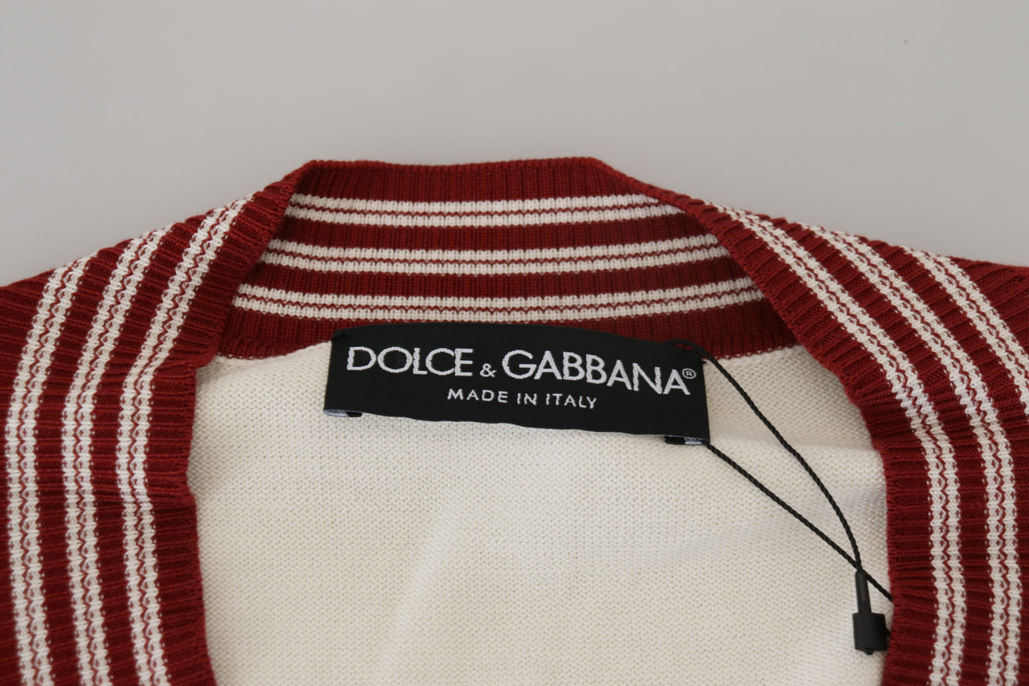 Weiß-Rot gestrickter Pullover mit V-Ausschnitt