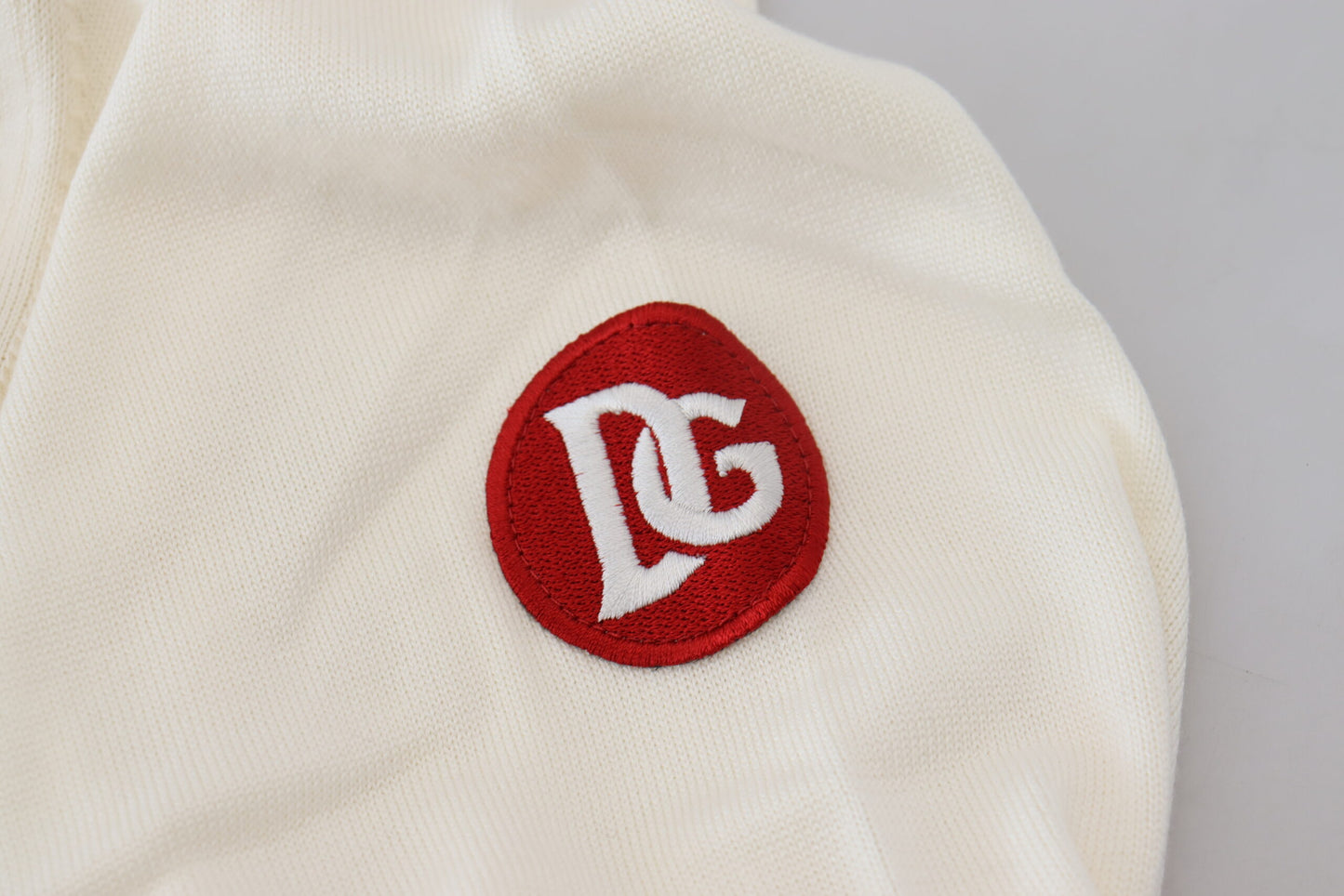 Weiß-Rot gestrickter Pullover mit V-Ausschnitt
