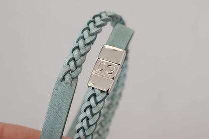 Hellblaues geflochtenes Wickelarmband aus Leder und Messing