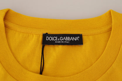 Gelbes Kurzarm-T-Shirt aus dunkler Baumwolle
