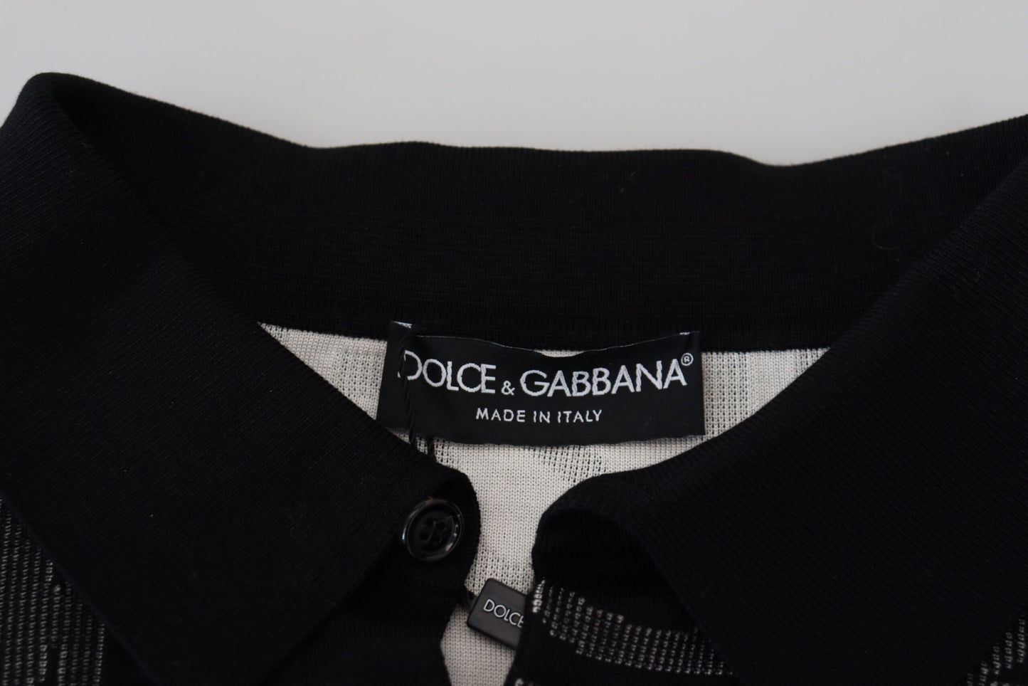 Schwarzer Seidenpullover mit Logo-Kragen