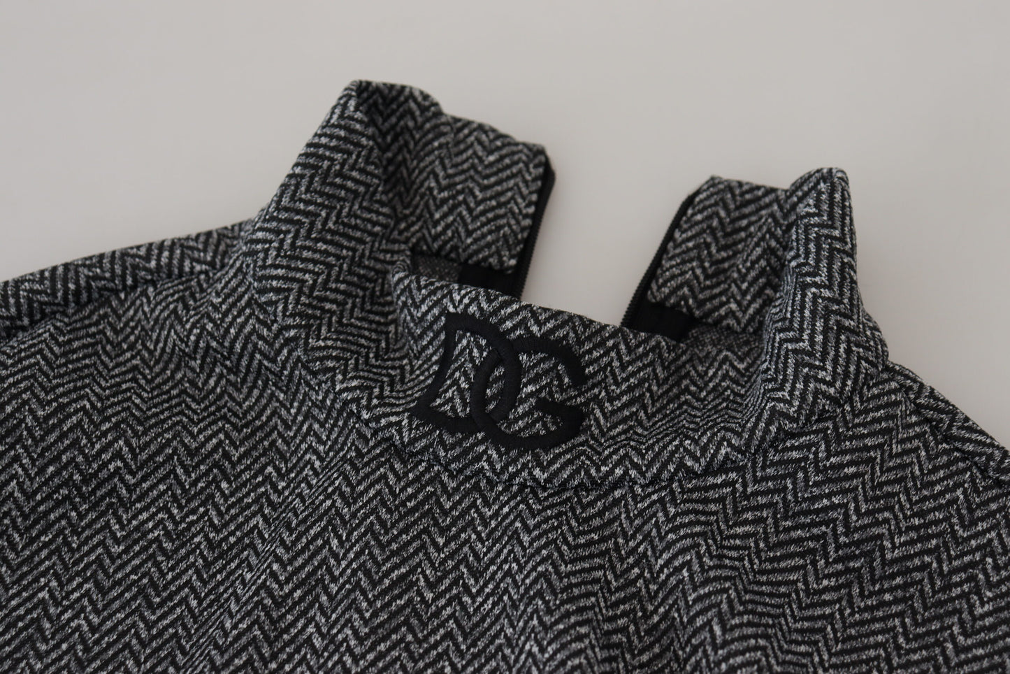 Dunkelgrauer Nylon-Rollkragenpullover