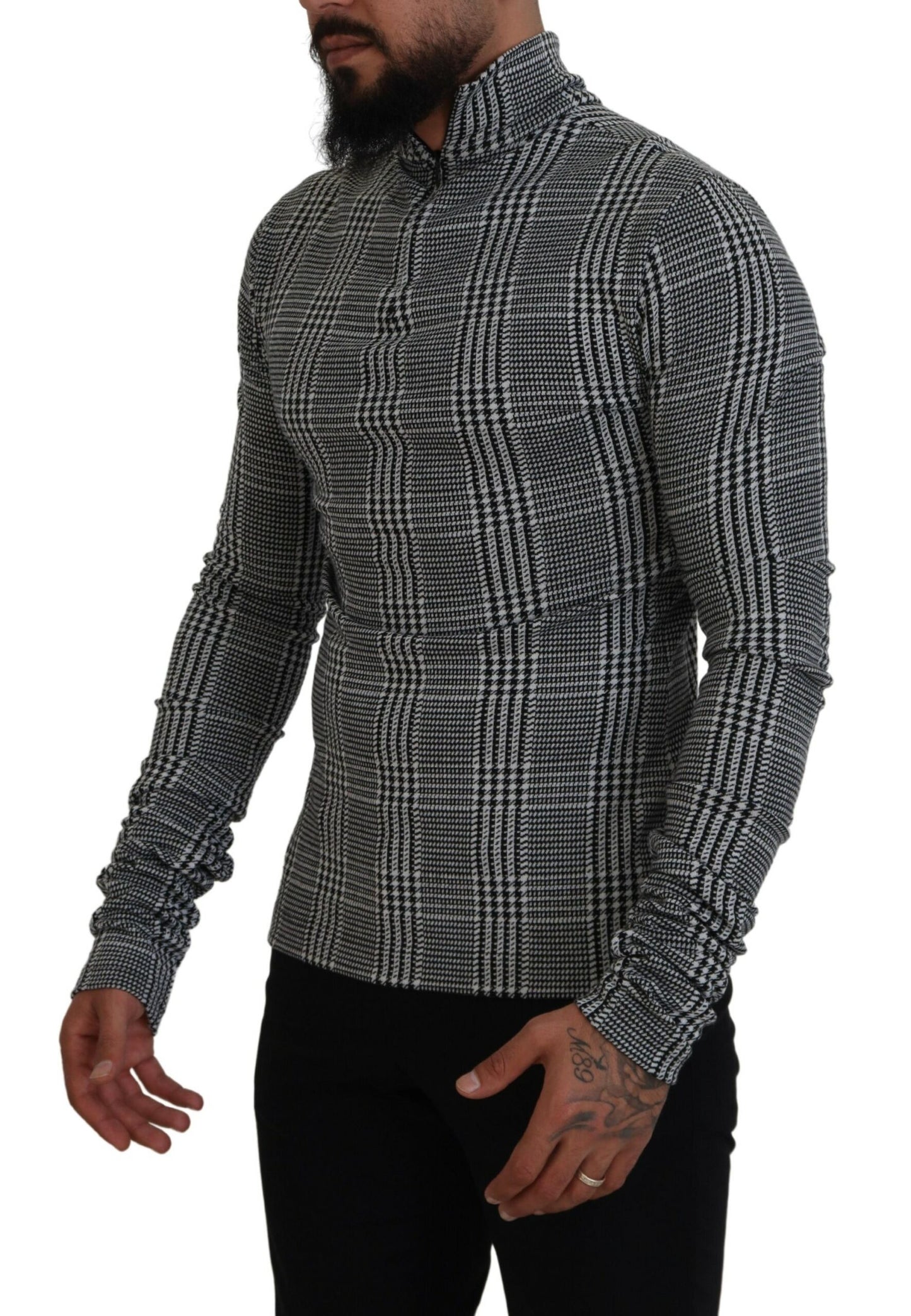 Grauer karierter Pullover mit schmalem Rollkragen