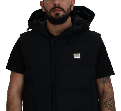 Schwarze Polyester Jacke mit Kapuze und kurzen Ärmeln